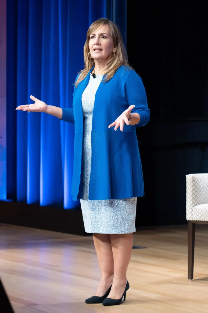 Monica DĂaz speaking on stage at a Citibank leadership forum
